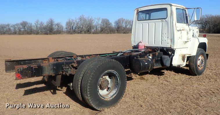 image for item DI7295 1977 Ford L8000  truck cab and chassis