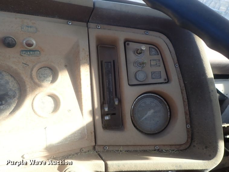 image for item DI7295 1977 Ford L8000  truck cab and chassis