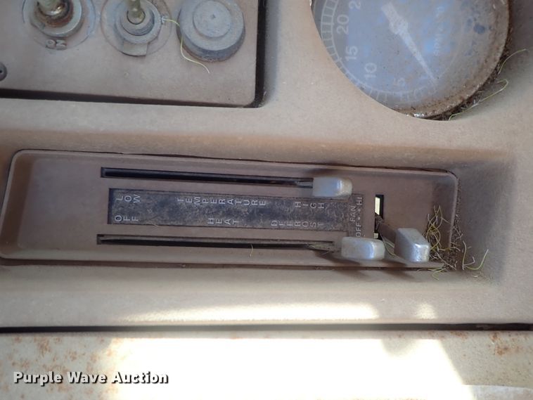 image for item DI7295 1977 Ford L8000  truck cab and chassis