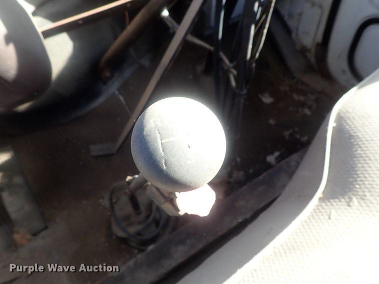 image for item DI7295 1977 Ford L8000  truck cab and chassis