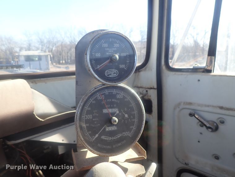 image for item DI7295 1977 Ford L8000  truck cab and chassis