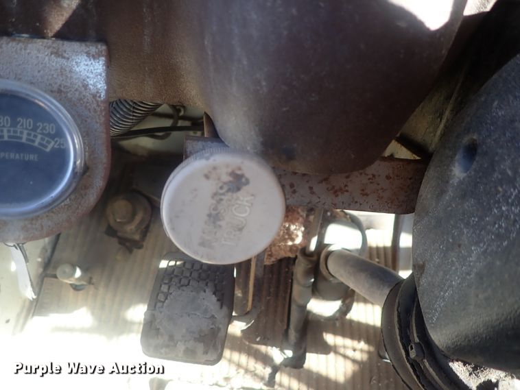 image for item DI7295 1977 Ford L8000  truck cab and chassis