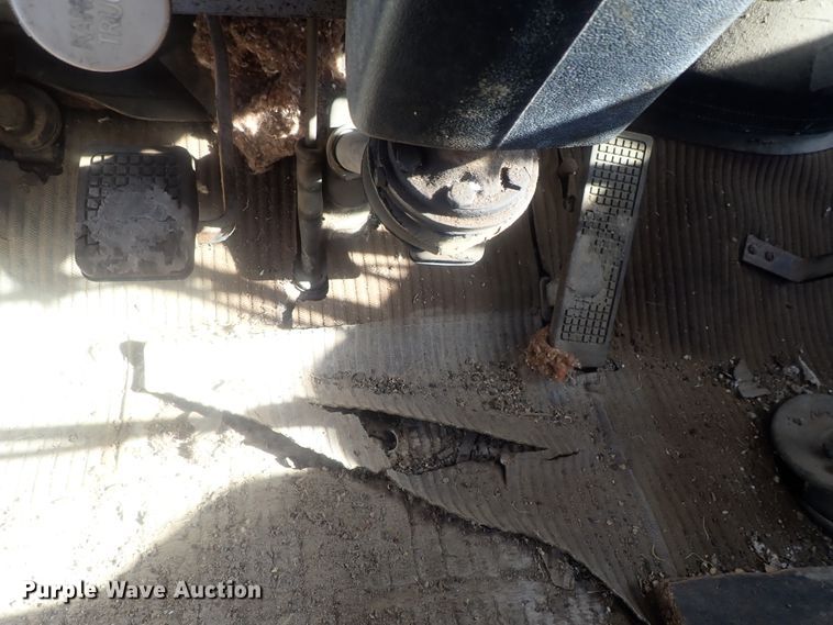 image for item DI7295 1977 Ford L8000  truck cab and chassis