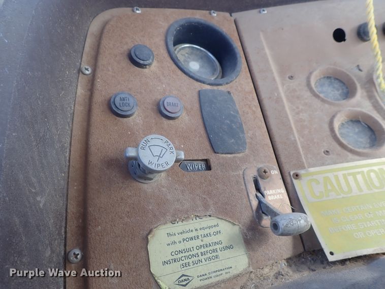 image for item DI7295 1977 Ford L8000  truck cab and chassis