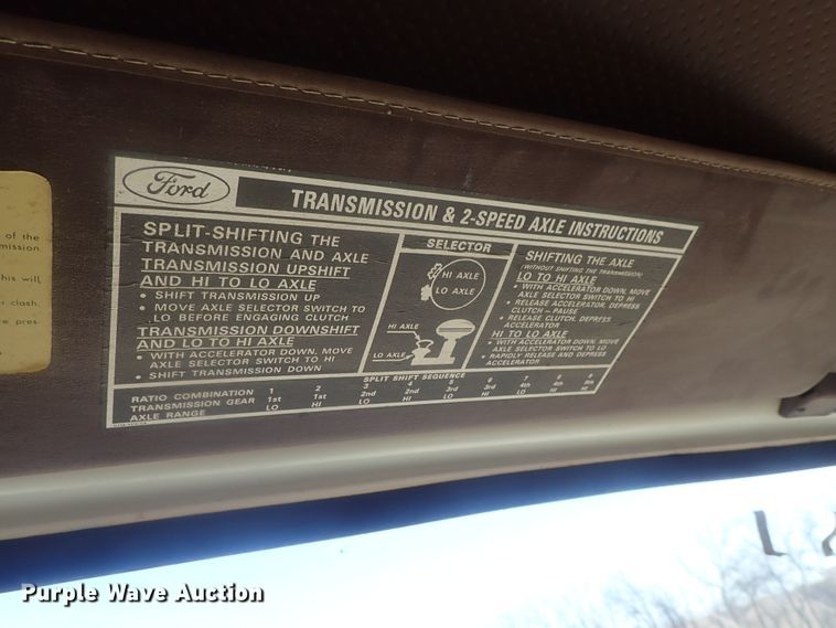 image for item DI7295 1977 Ford L8000  truck cab and chassis