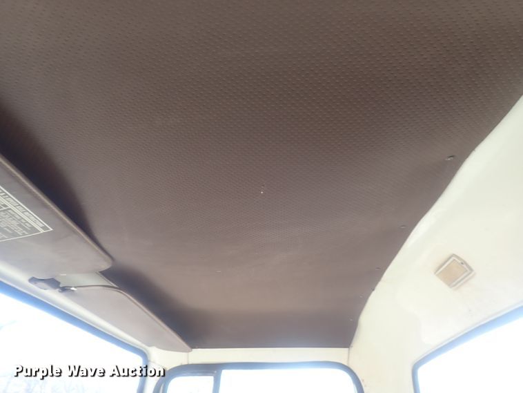 image for item DI7295 1977 Ford L8000  truck cab and chassis