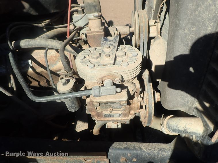 image for item DI7295 1977 Ford L8000  truck cab and chassis