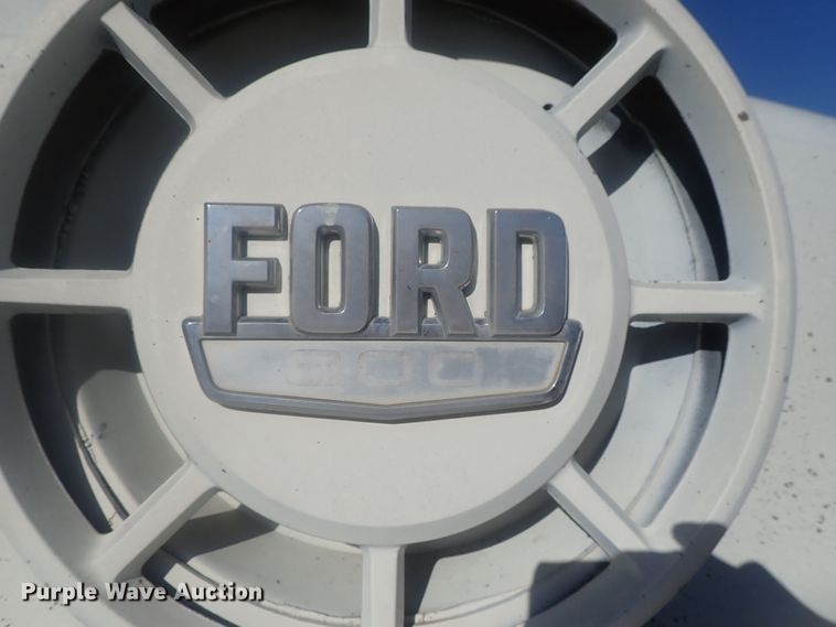 image for item DI7295 1977 Ford L8000  truck cab and chassis