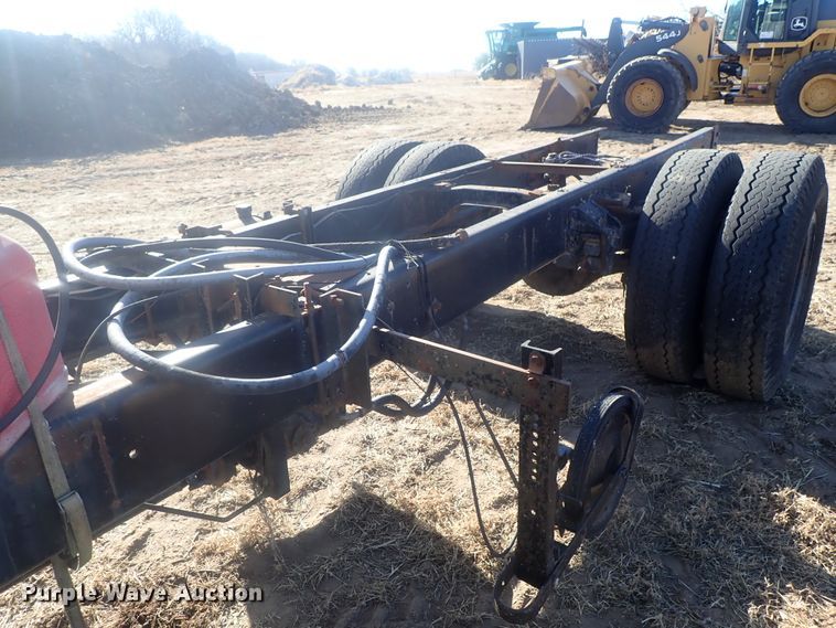 image for item DI7295 1977 Ford L8000  truck cab and chassis