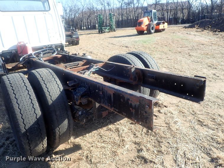 image for item DI7295 1977 Ford L8000  truck cab and chassis