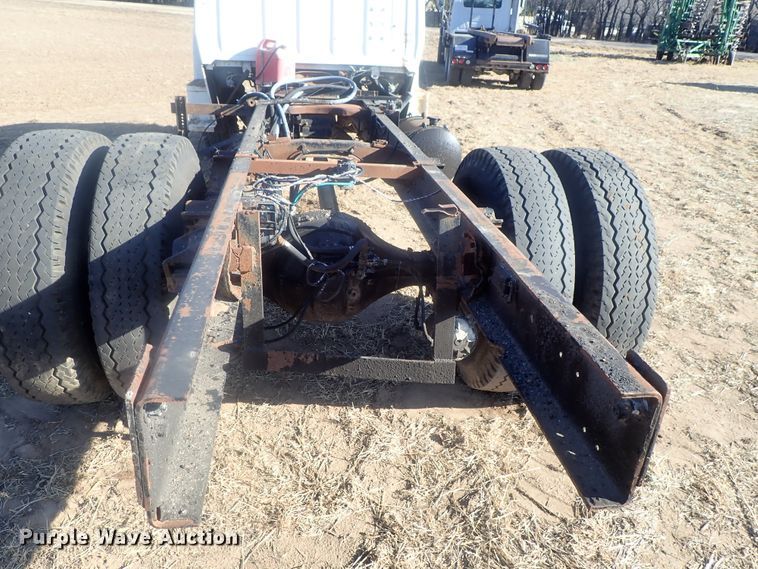 image for item DI7295 1977 Ford L8000  truck cab and chassis