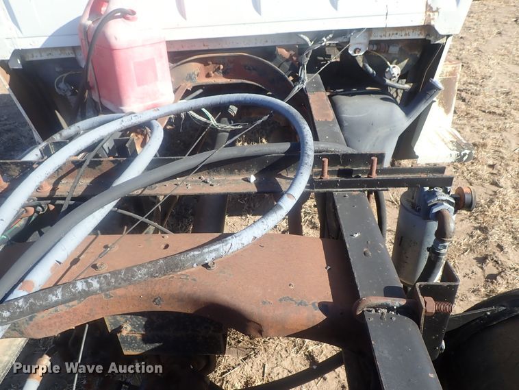 image for item DI7295 1977 Ford L8000  truck cab and chassis