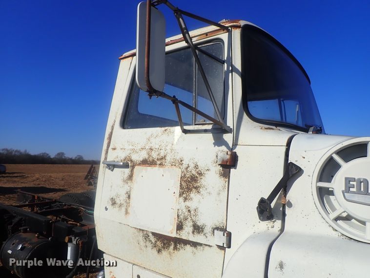 image for item DI7295 1977 Ford L8000  truck cab and chassis