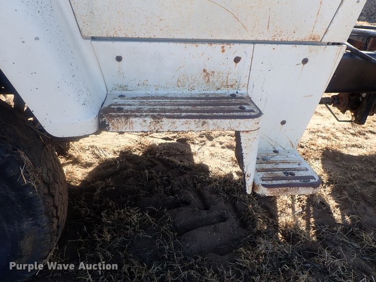 image for item DI7295 1977 Ford L8000  truck cab and chassis