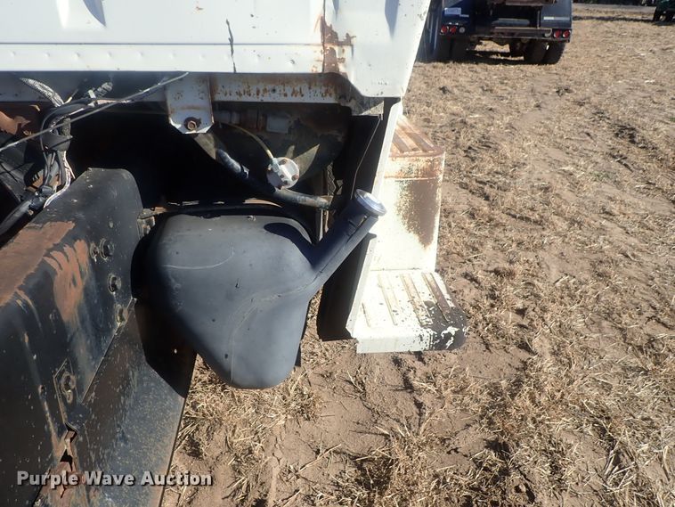 image for item DI7295 1977 Ford L8000  truck cab and chassis