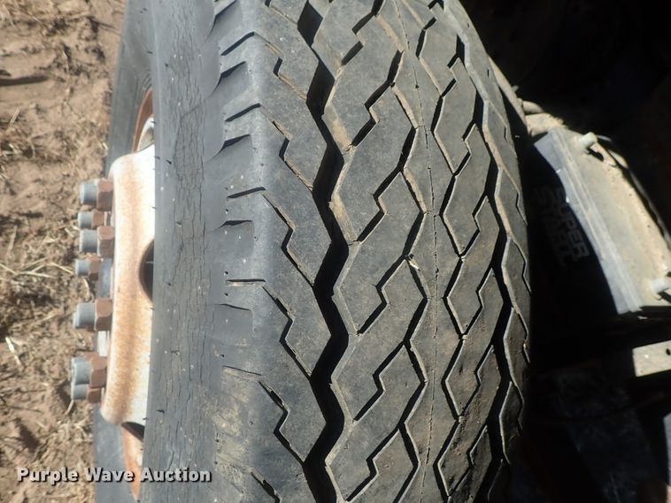 image for item DI7295 1977 Ford L8000  truck cab and chassis