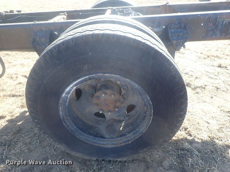 image for item DI7295 1977 Ford L8000  truck cab and chassis