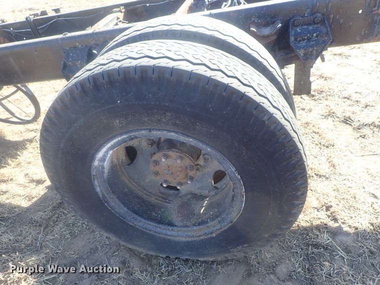 image for item DI7295 1977 Ford L8000  truck cab and chassis