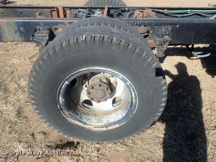 image for item DI7295 1977 Ford L8000  truck cab and chassis