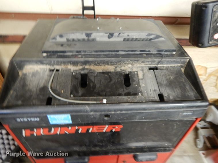 image for item DI8074 Hunter alignment machine