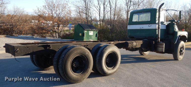 image for item DI8082 1984 Mack DM685S  truck cab and chassis