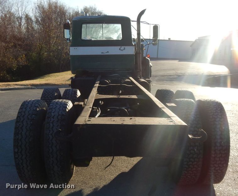 image for item DI8082 1984 Mack DM685S  truck cab and chassis