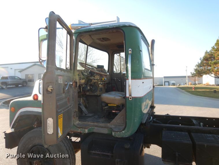 image for item DI8082 1984 Mack DM685S  truck cab and chassis