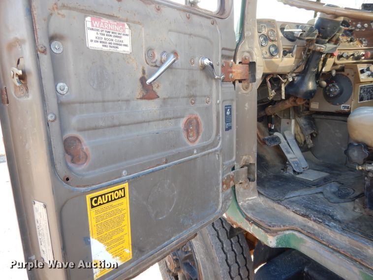 image for item DI8082 1984 Mack DM685S  truck cab and chassis