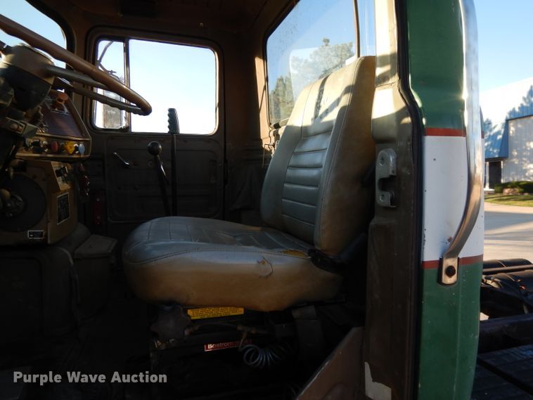 image for item DI8082 1984 Mack DM685S  truck cab and chassis