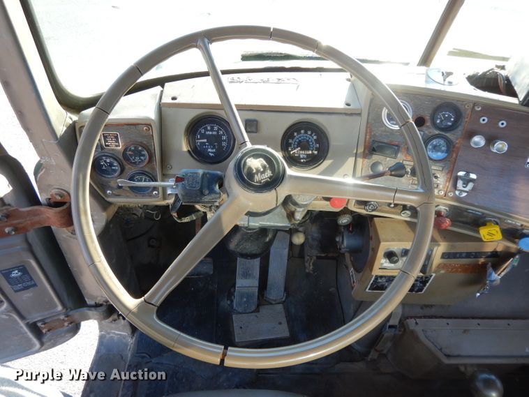 image for item DI8082 1984 Mack DM685S  truck cab and chassis