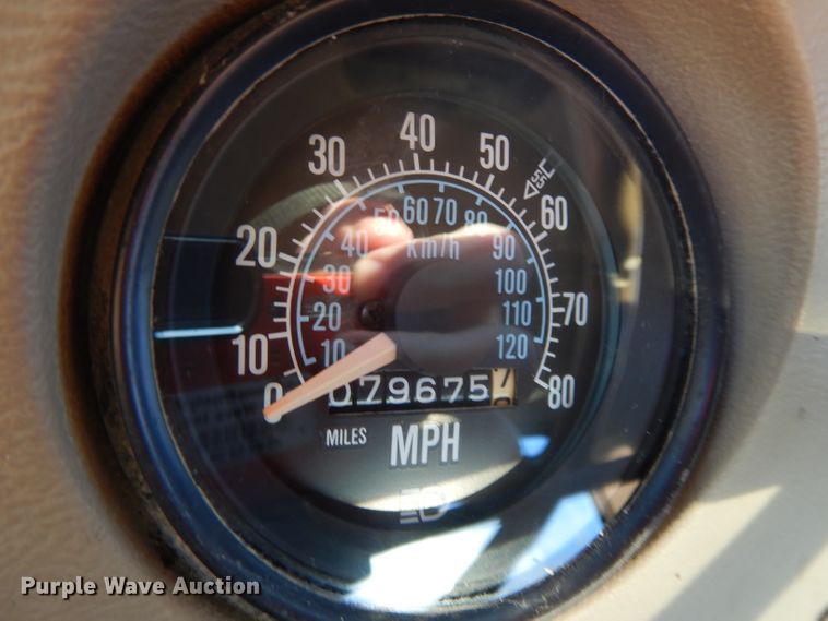 image for item DI8082 1984 Mack DM685S  truck cab and chassis