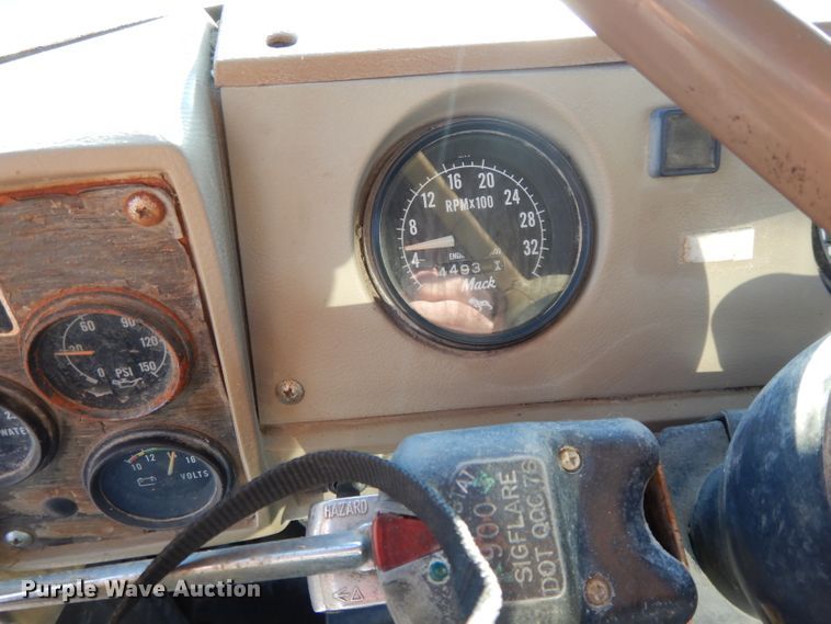 image for item DI8082 1984 Mack DM685S  truck cab and chassis