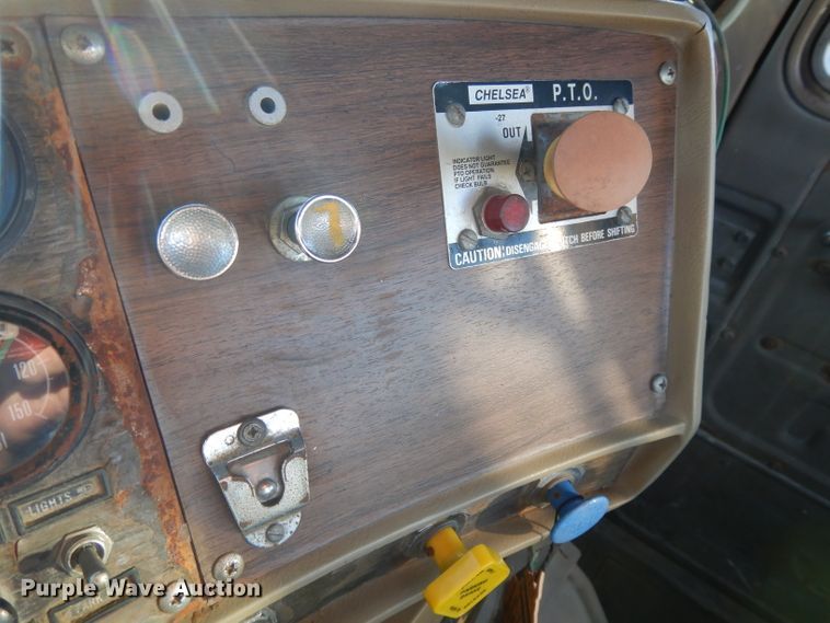 image for item DI8082 1984 Mack DM685S  truck cab and chassis