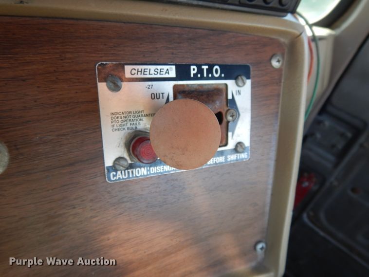 image for item DI8082 1984 Mack DM685S  truck cab and chassis