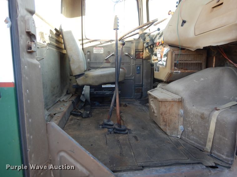 image for item DI8082 1984 Mack DM685S  truck cab and chassis