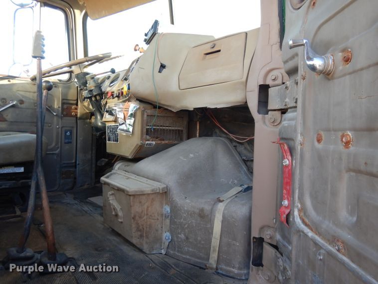 image for item DI8082 1984 Mack DM685S  truck cab and chassis