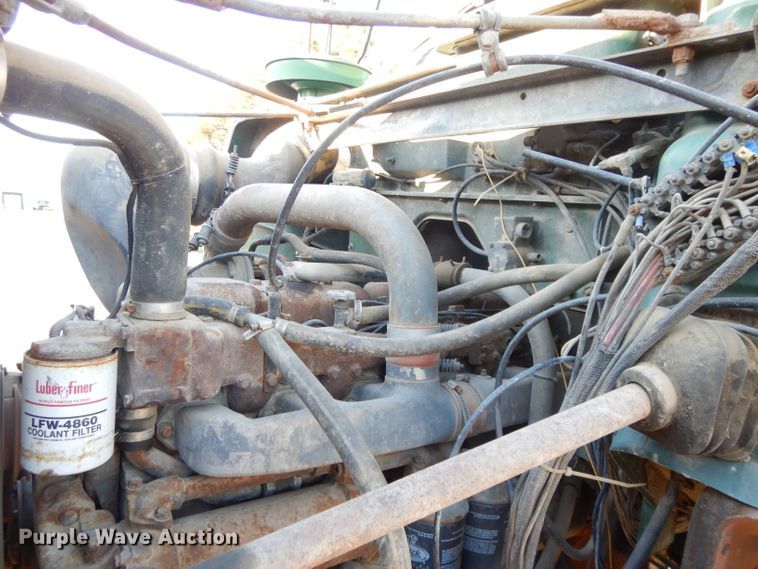 image for item DI8082 1984 Mack DM685S  truck cab and chassis