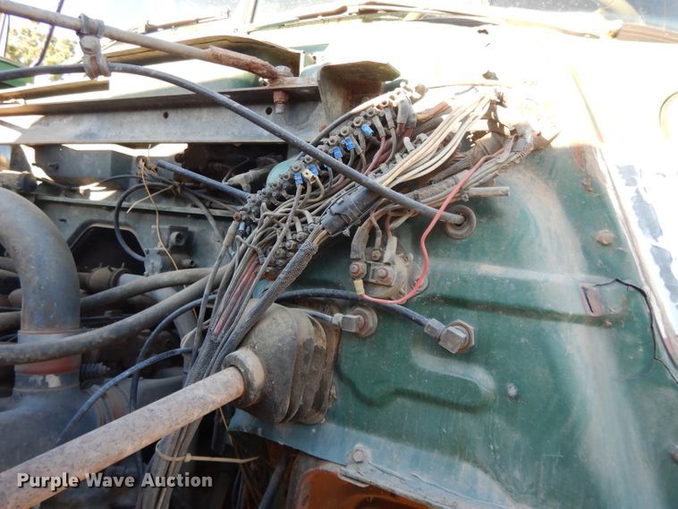 image for item DI8082 1984 Mack DM685S  truck cab and chassis