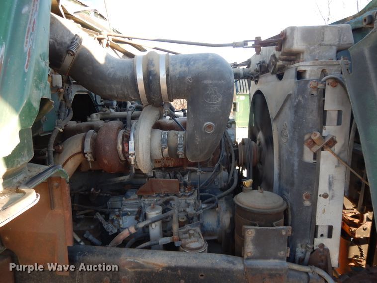 image for item DI8082 1984 Mack DM685S  truck cab and chassis