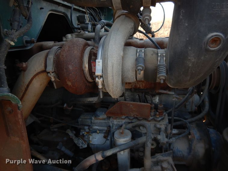 image for item DI8082 1984 Mack DM685S  truck cab and chassis