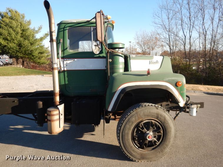 image for item DI8082 1984 Mack DM685S  truck cab and chassis