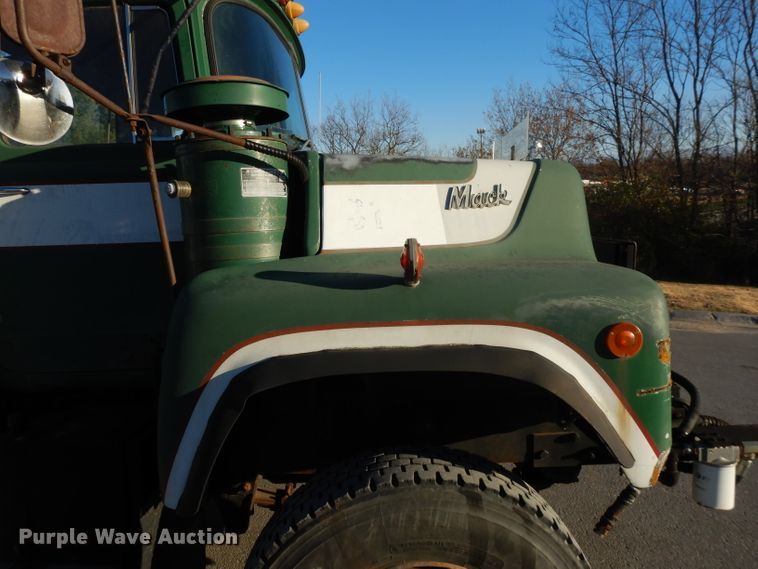 image for item DI8082 1984 Mack DM685S  truck cab and chassis