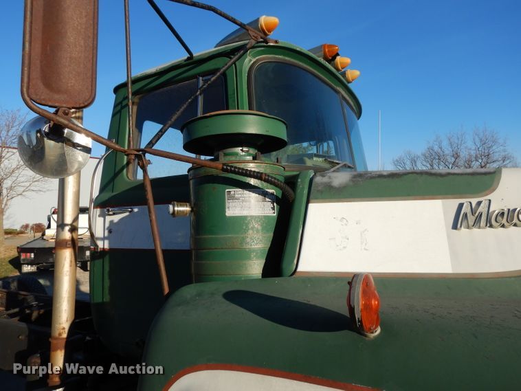 image for item DI8082 1984 Mack DM685S  truck cab and chassis