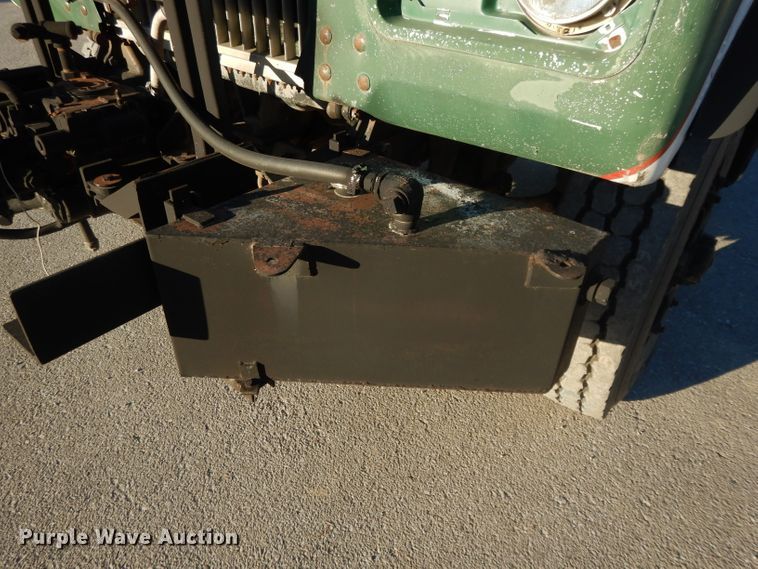 image for item DI8082 1984 Mack DM685S  truck cab and chassis