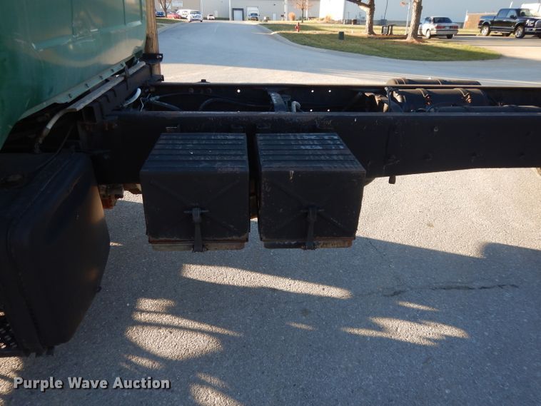 image for item DI8082 1984 Mack DM685S  truck cab and chassis