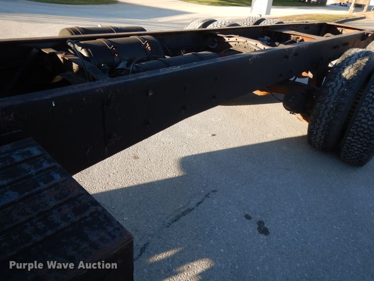 image for item DI8082 1984 Mack DM685S  truck cab and chassis