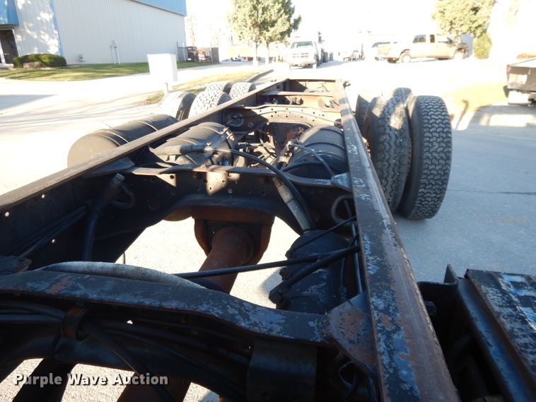 image for item DI8082 1984 Mack DM685S  truck cab and chassis