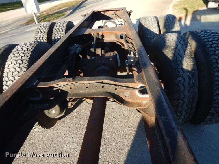 image for item DI8082 1984 Mack DM685S  truck cab and chassis