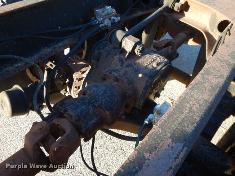 image for item DI8082 1984 Mack DM685S  truck cab and chassis