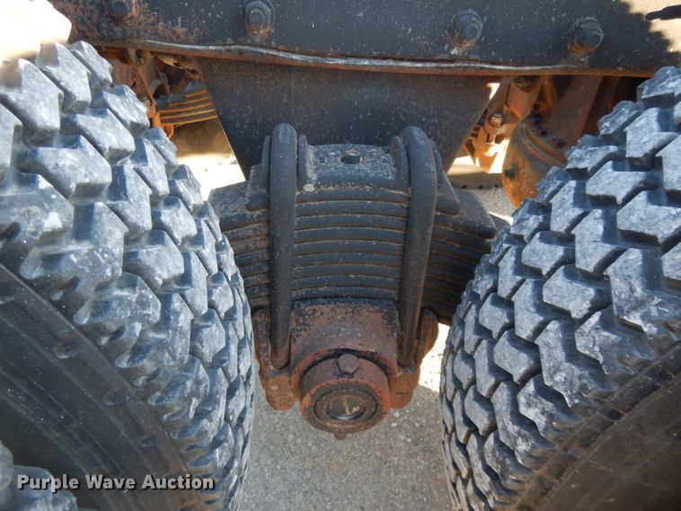 image for item DI8082 1984 Mack DM685S  truck cab and chassis